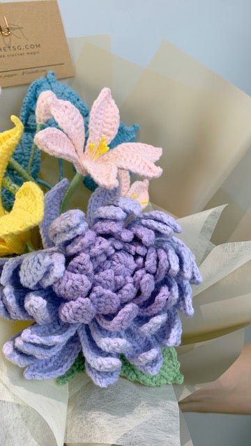 Artist Crochet Flower Bouquet (zoom in Dahlia)